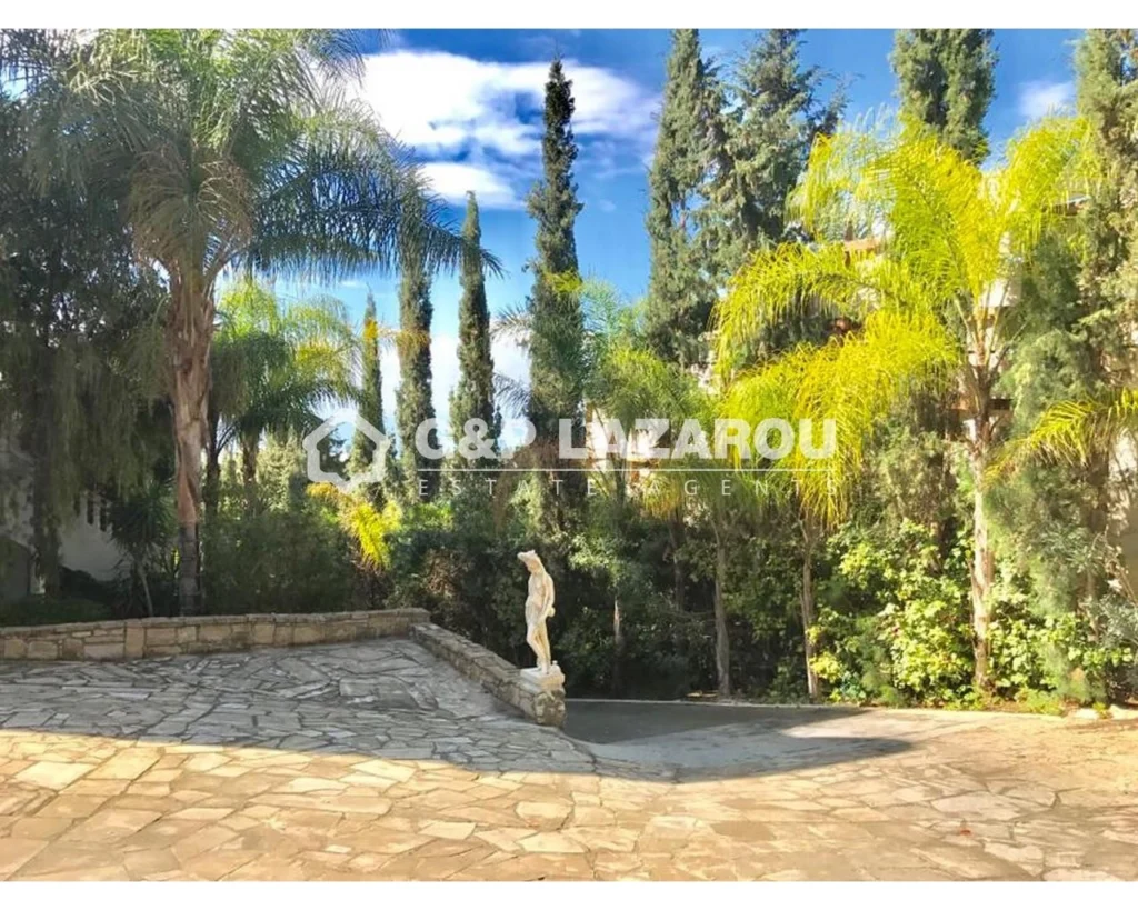6+ Bedroom House for Sale in Agios Tychonas, Limassol District