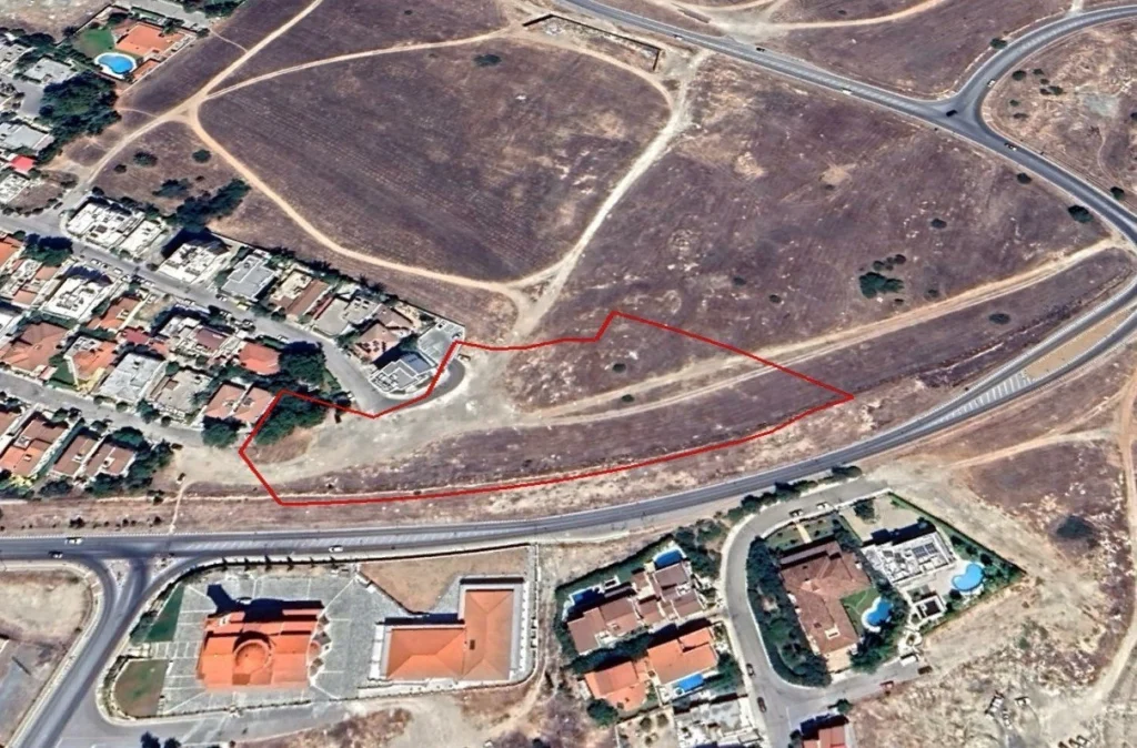 9,110m² Plot for Sale in Strovolos, Nicosia District