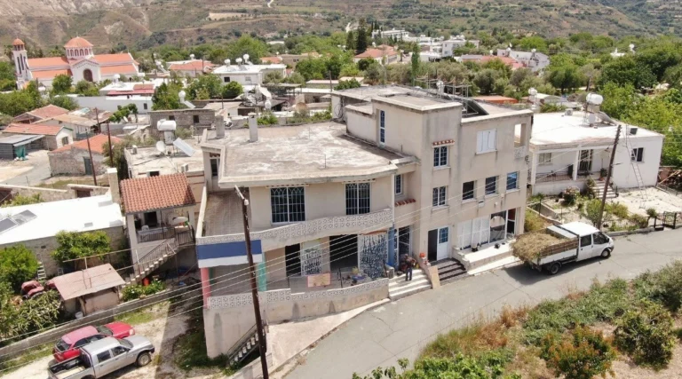 400m² Building for Sale in Giolou, Paphos District