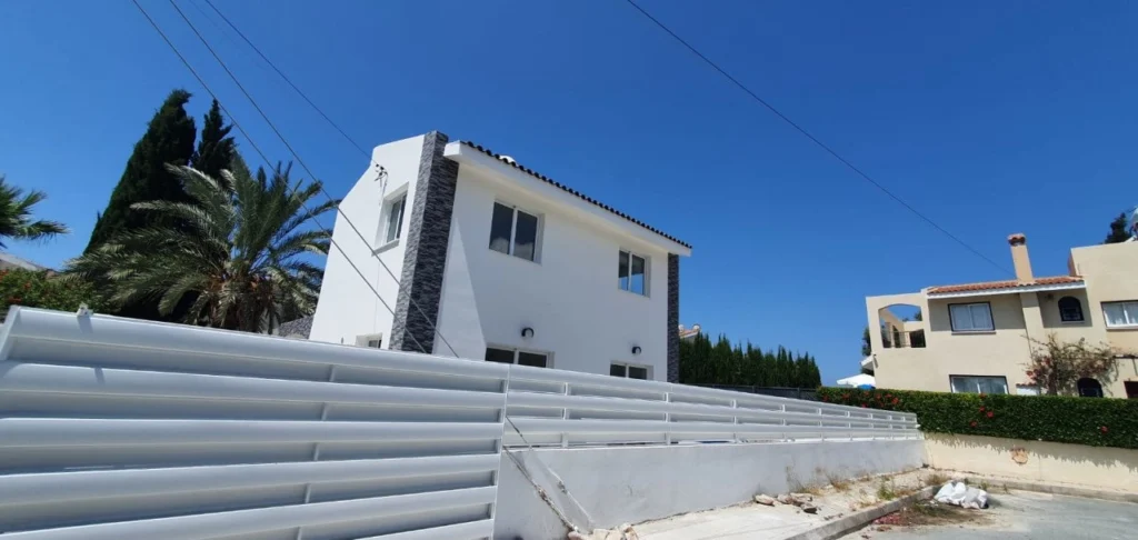 3 Bedroom House for Sale in Coral Bay, Paphos District