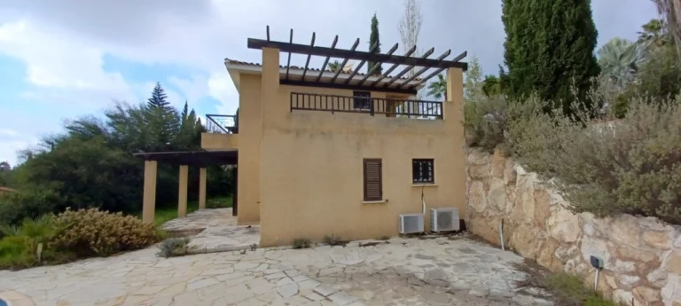 3 Bedroom House for Sale in Kamares, Paphos District