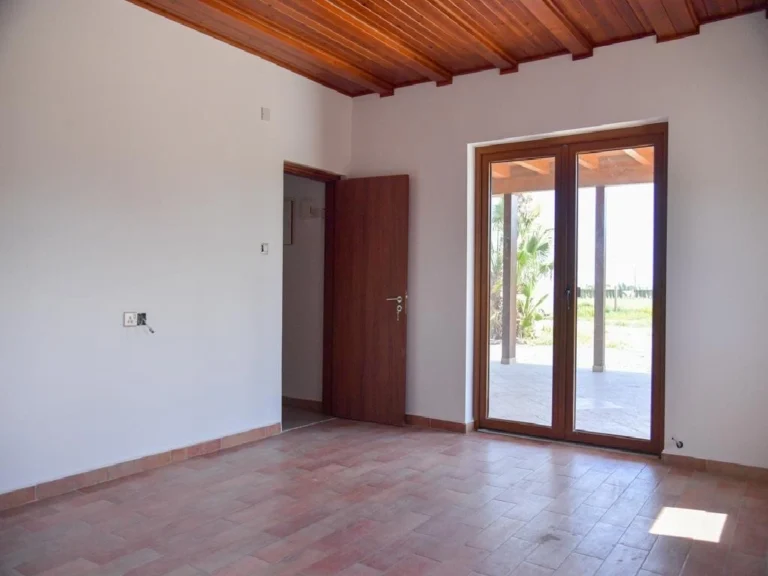 5 Bedroom House for Sale in Aradippou, Larnaca District