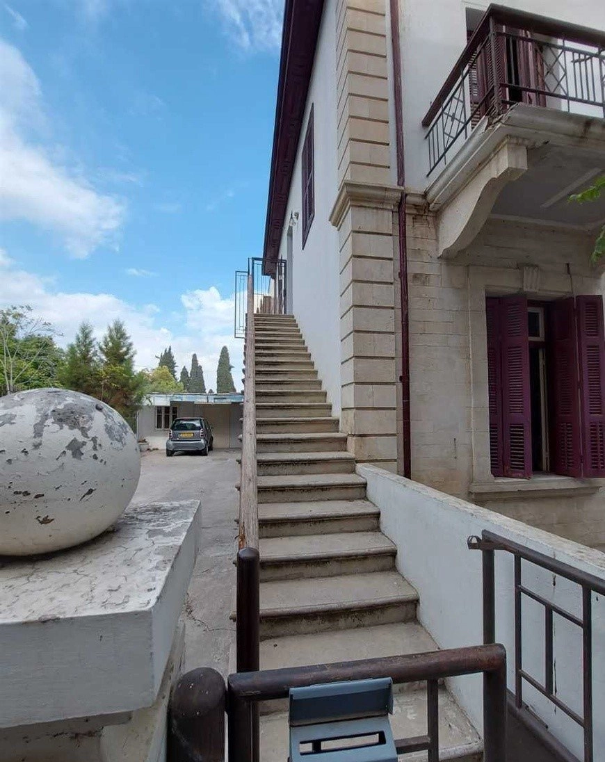 5 Bedroom House for Sale in Limassol – Katholiki