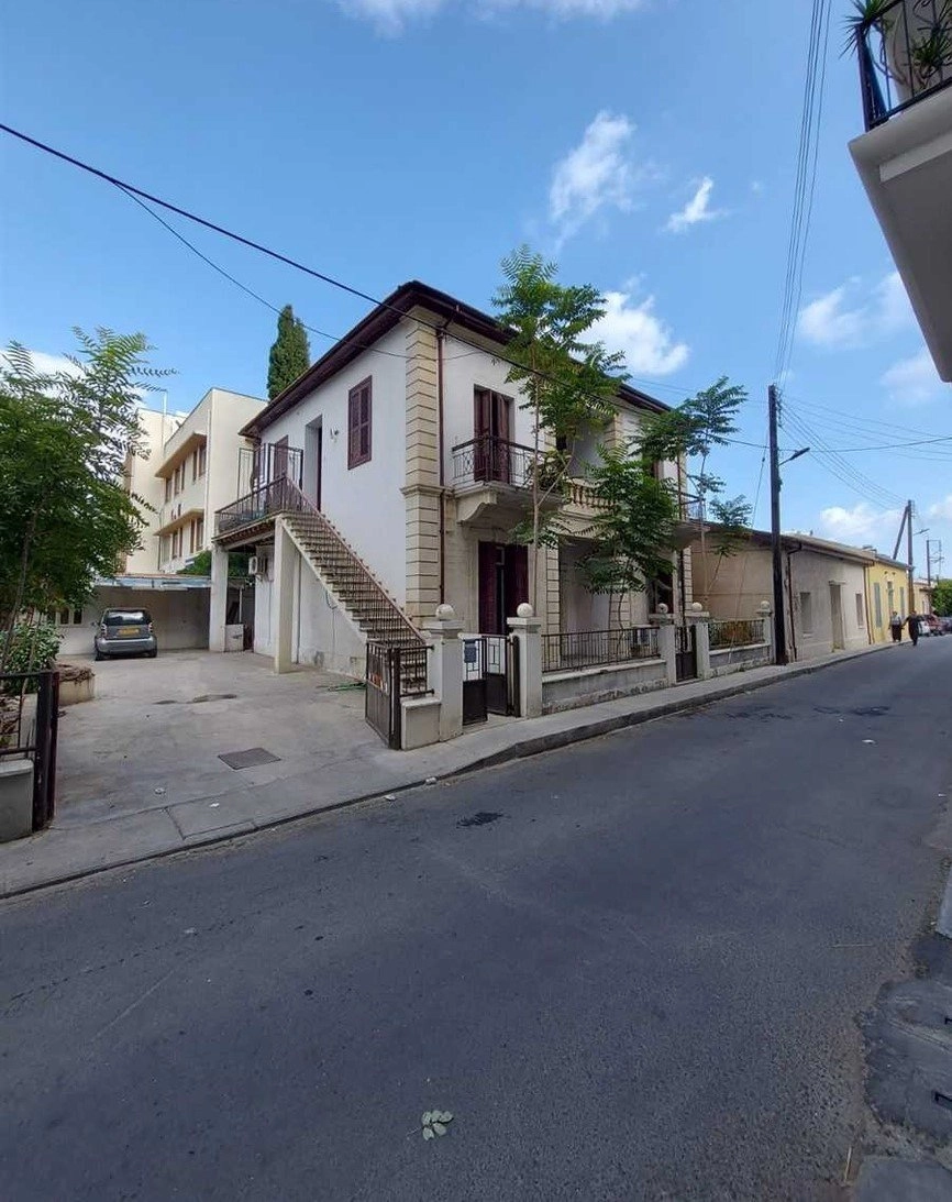 5 Bedroom House for Sale in Limassol – Katholiki