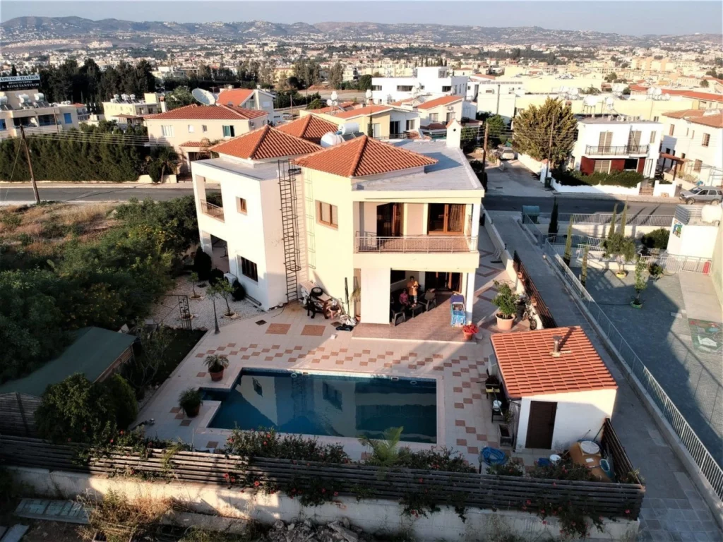 5 Bedroom House for Sale in Chlorakas, Paphos District