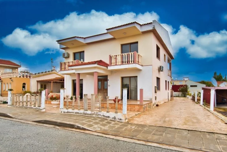 4 Bedroom Villa for Sale in Xylofagou, Famagusta District