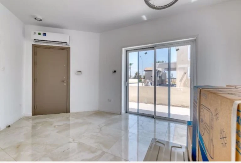 2 Bedroom House for Sale in Pervolia Larnacas