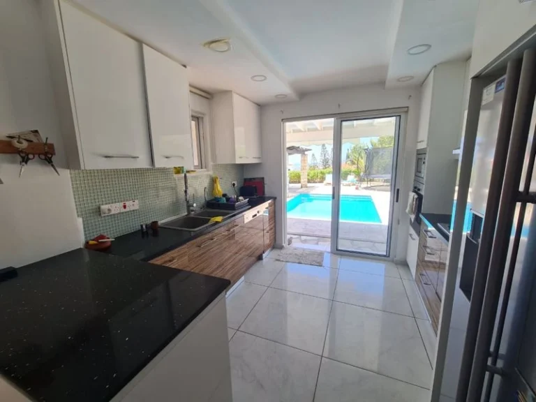 6+ Bedroom House for Sale in Tala, Paphos District