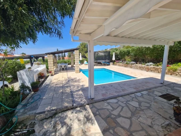 6+ Bedroom House for Sale in Tala, Paphos District