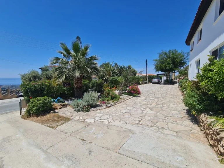 6+ Bedroom House for Sale in Tala, Paphos District