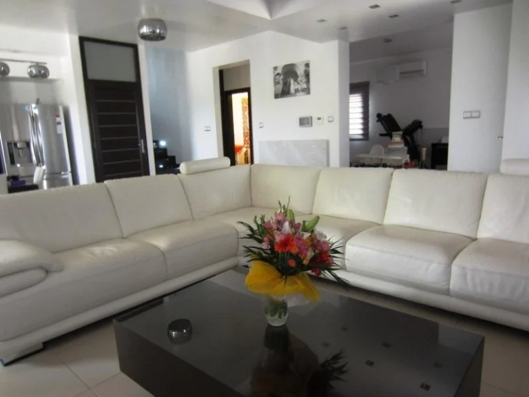 5 Bedroom House for Sale in Tochni, Larnaca District