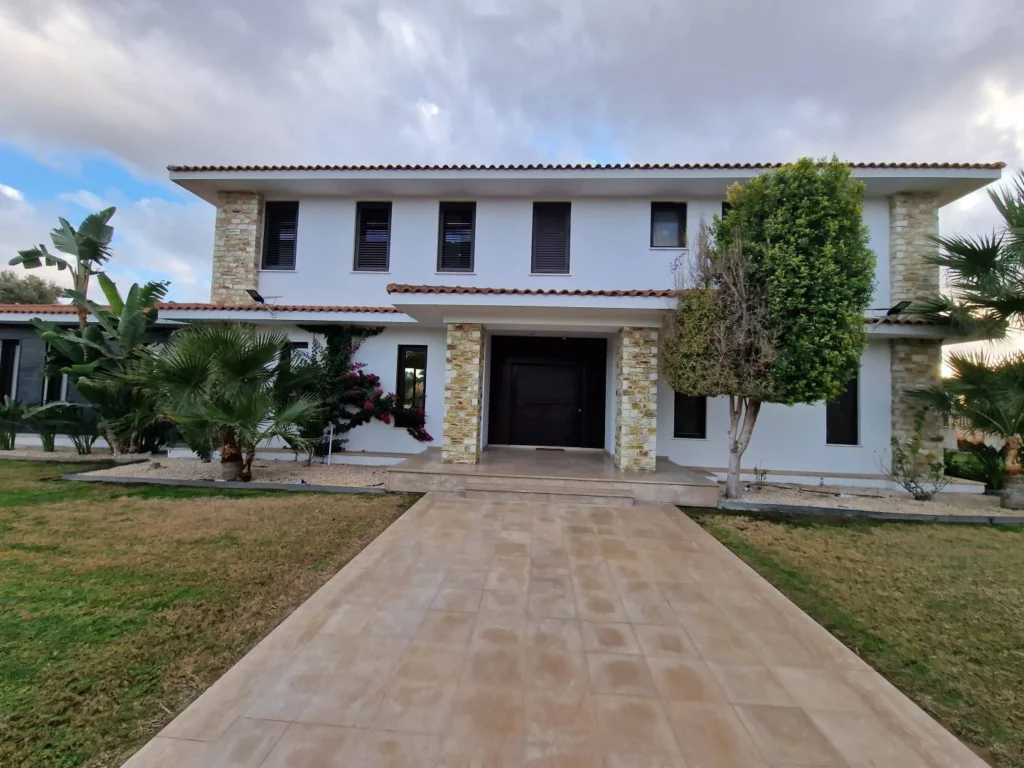 6+ Bedroom House for Sale in Dromolaxia, Larnaca District