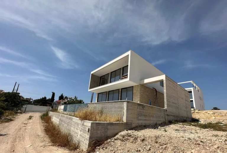 4 Bedroom House for Sale in Chlorakas, Paphos District