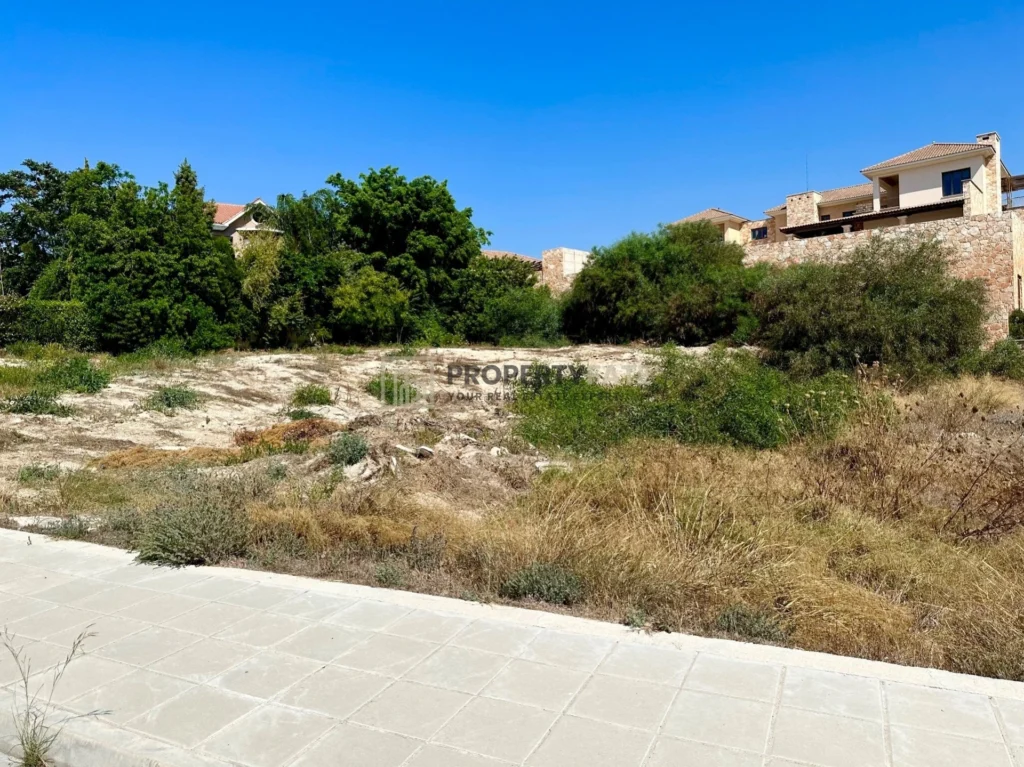 1,060m² Plot for Sale in Agios Tychonas, Limassol District