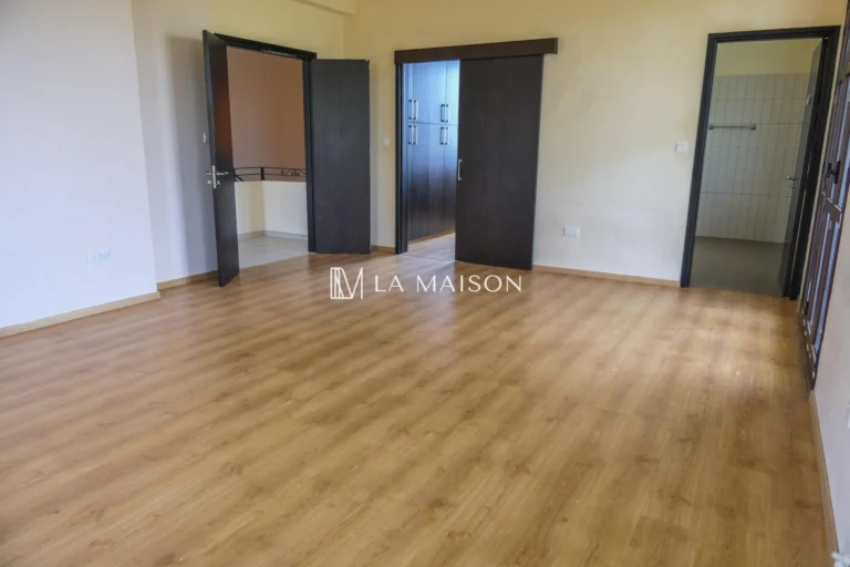 5 Bedroom House for Sale in Nisou, Nicosia District