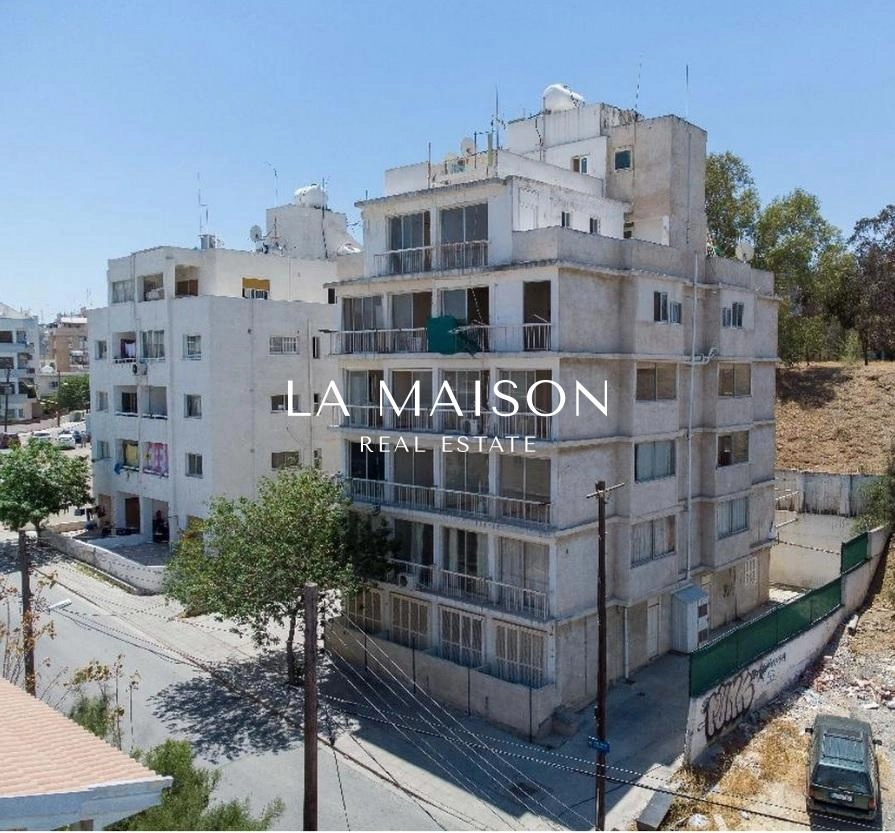 877m² Building for Sale in Agioi Omologites, Nicosia District