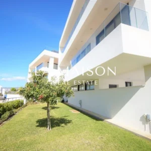 5 Bedroom House for Sale in Kissonerga, Paphos District