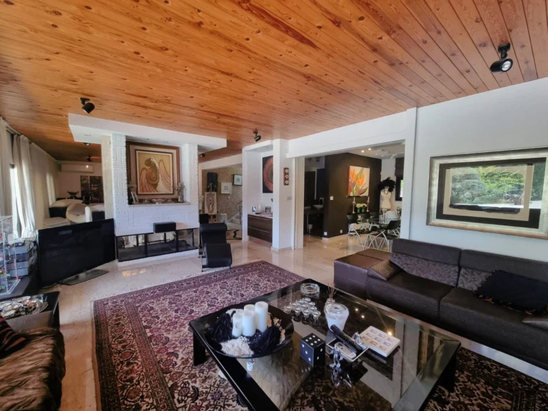 5 Bedroom House for Sale in Moniatis, Limassol District