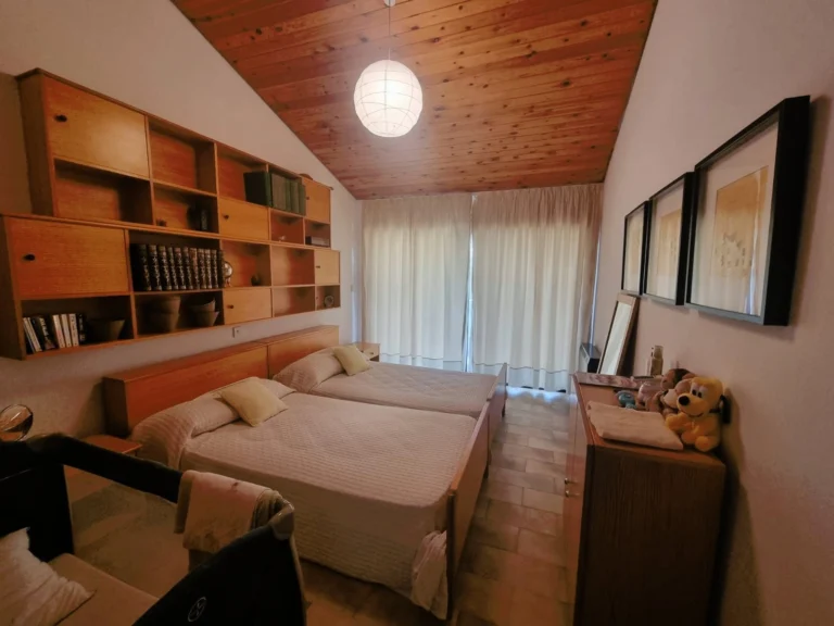 5 Bedroom House for Sale in Moniatis, Limassol District