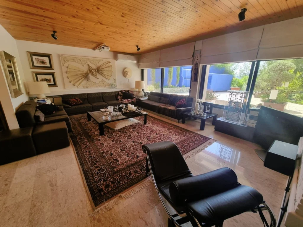 5 Bedroom House for Rent in Moniatis, Limassol District