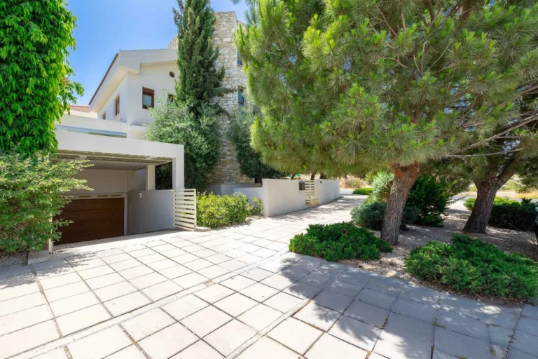 6+ Bedroom House for Sale in Larnaca District