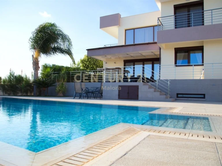 5 Bedroom House for Sale in Limassol – Agios Athanasios