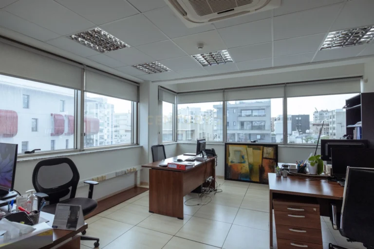 Офис 800 м² в аренду в районе Лимассола
