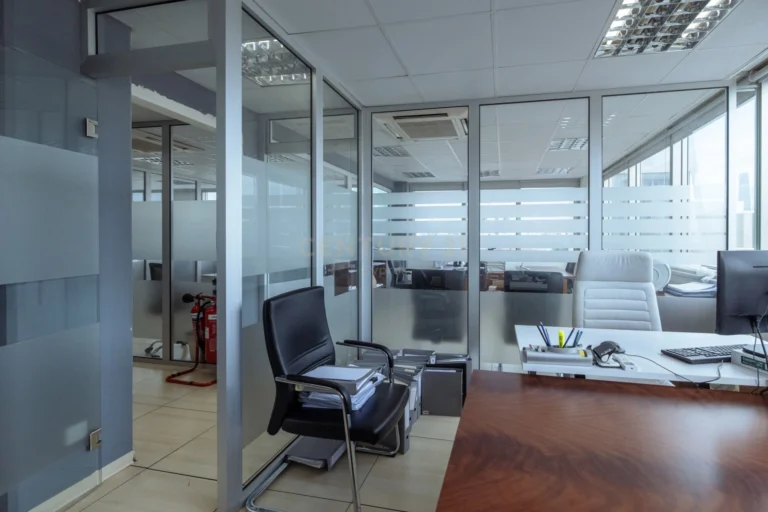Офис 800 м² в аренду в районе Лимассола