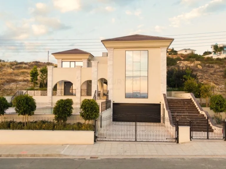 5 Bedroom House for Sale in Limassol – Mesa Geitonia