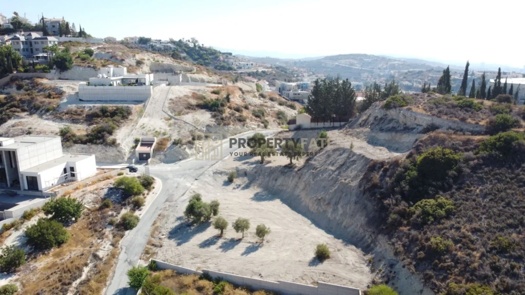 2,700m² Plot for Sale in Agios Tychonas, Limassol District