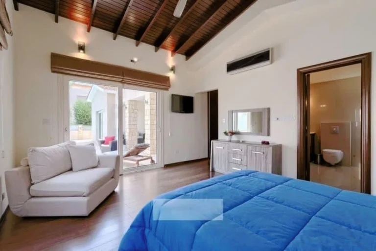 6+ Bedroom House for Sale in Paphos – Universal