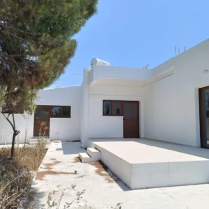 4 Bedroom House for Sale in Pervolia Larnacas