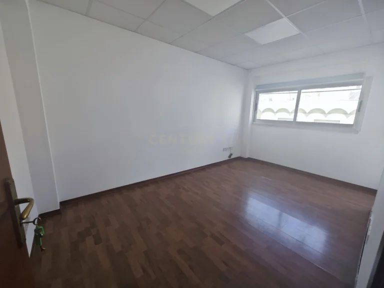 120m² Office for Rent in Limassol District