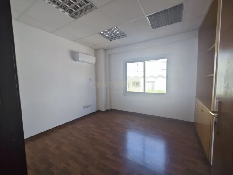 120m² Office for Rent in Limassol District