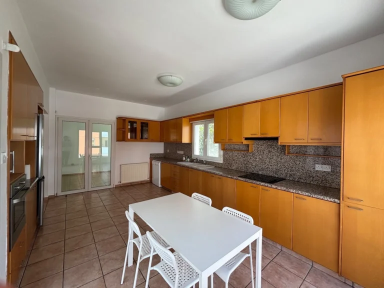 4 Bedroom Apartment for Rent in Limassol District