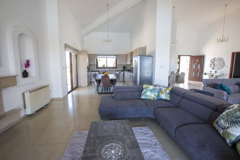 6+ Bedroom House for Sale in Kathikas, Paphos District