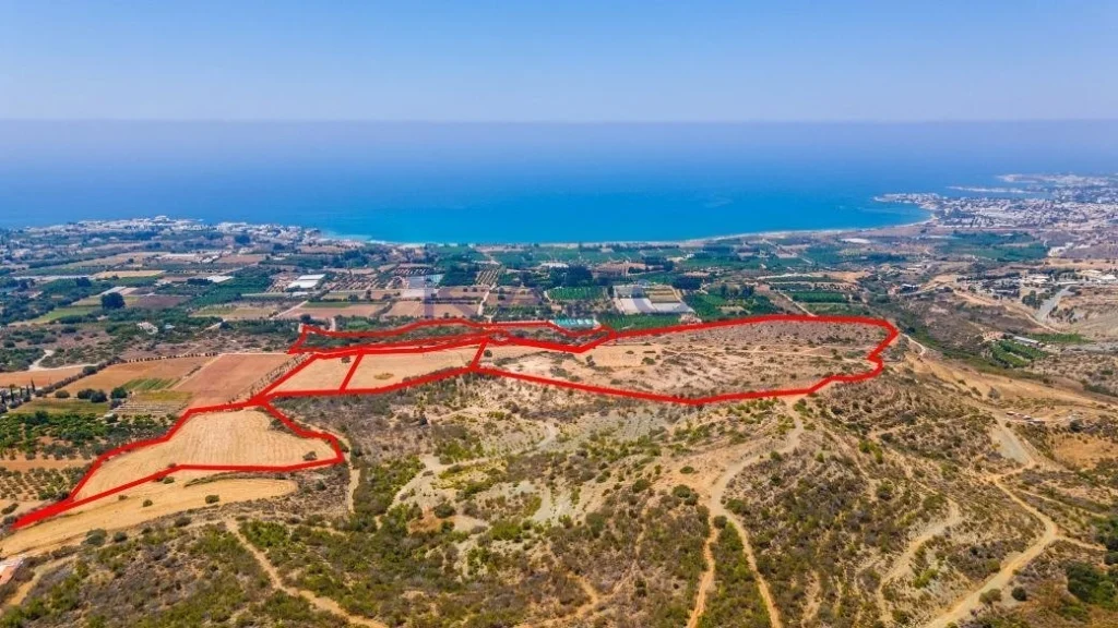 176,340m² Plot for Sale in Kissonerga, Paphos District