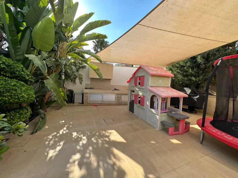 5 Bedroom House for Sale in Agios Tychonas, Limassol District