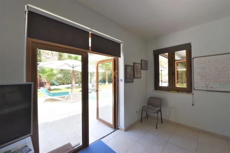 6+ Bedroom House for Sale in Oroklini, Larnaca District