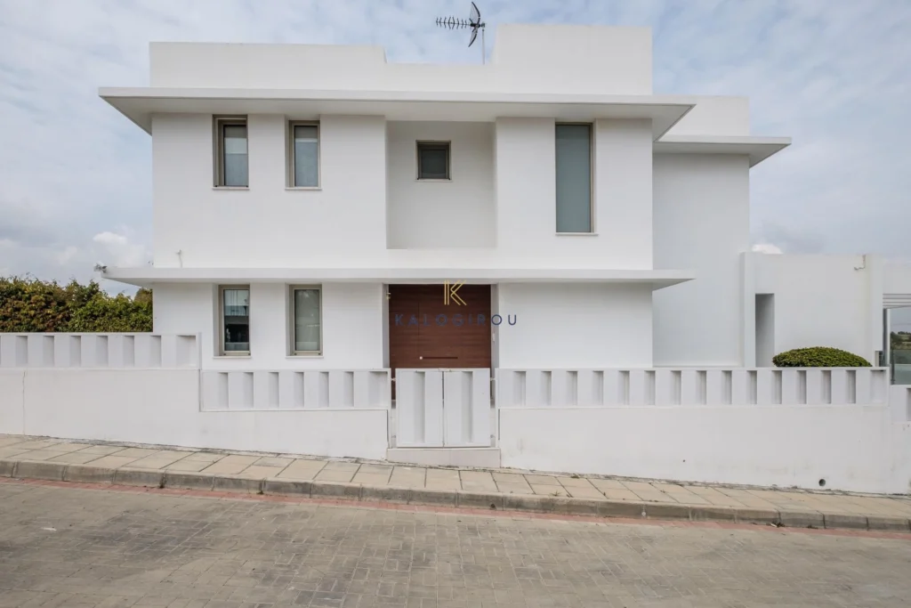 3 Bedroom House for Sale in Aradippou, Larnaca District