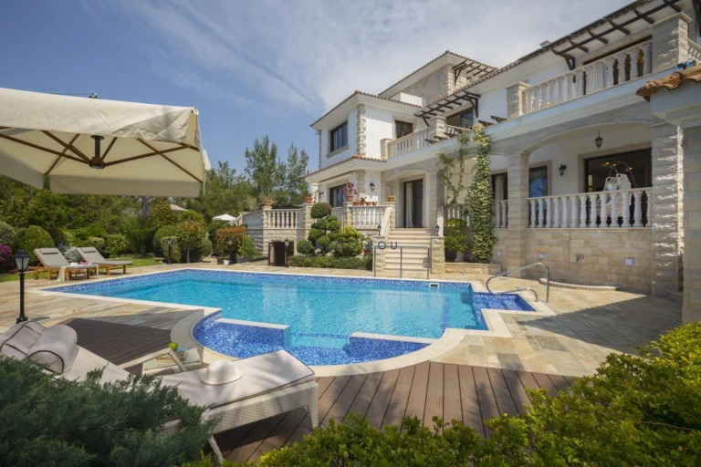 5 Bedroom House for Sale in Argaka, Paphos District