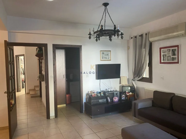 5 Bedroom House for Sale in Aradippou, Larnaca District