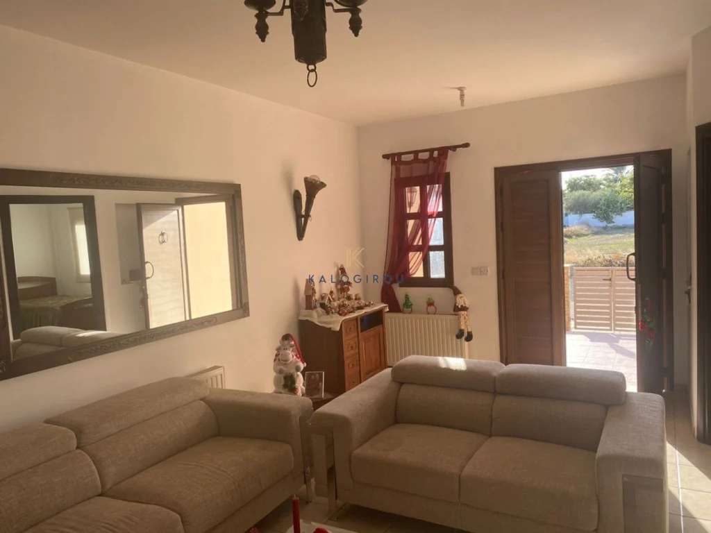 5 Bedroom House for Sale in Aradippou, Larnaca District