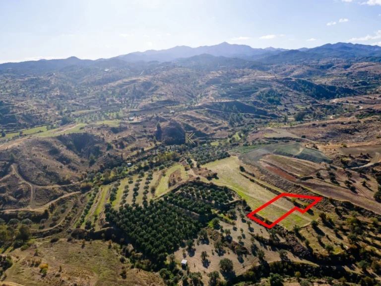 17,692m² Plot for Sale in Pera, Nicosia District