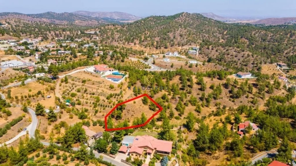 2,676m² Plot for Sale in Agios Epifanios Oreinis, Nicosia District