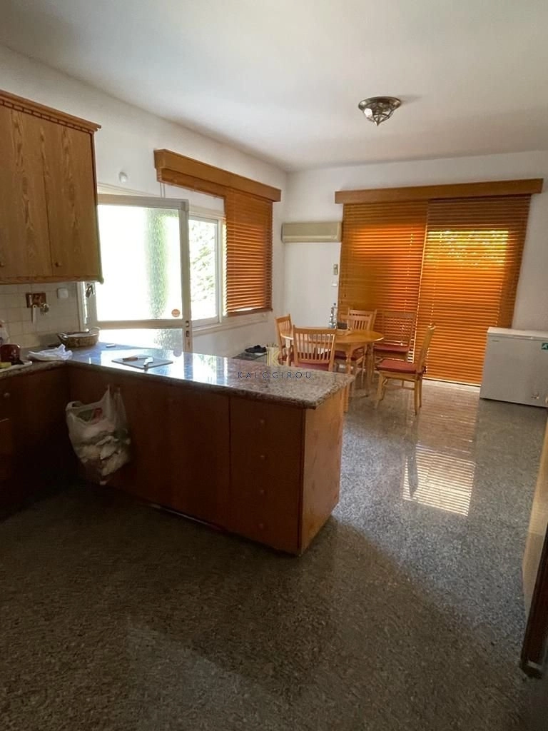 5 Bedroom House for Sale in Pervolia Larnacas