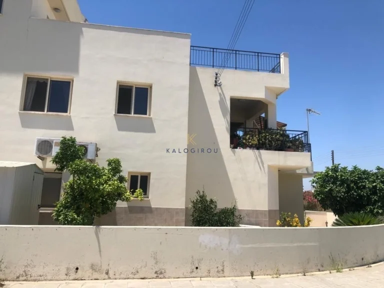 4 Bedroom Apartment for Sale in Pervolia Larnacas