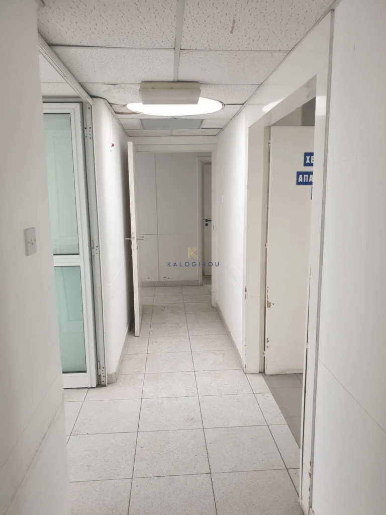 750m² Office for Rent in Faneromeni, Larnaca District