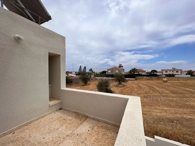 5 Bedroom House for Sale in Mazotos, Larnaca District