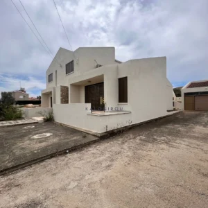 5 Bedroom House for Sale in Mazotos, Larnaca District